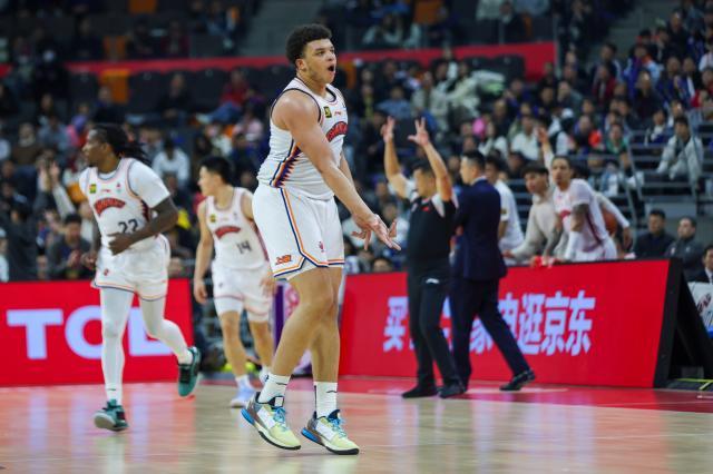 华体会APP-【观察】连胜风暴席卷CBA，上海男篮靠什么逆袭向上？