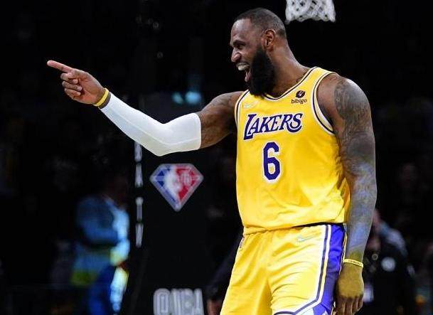 华体会官网-沃格尔继续持有乐观态度 詹姆斯：有机会就得补强