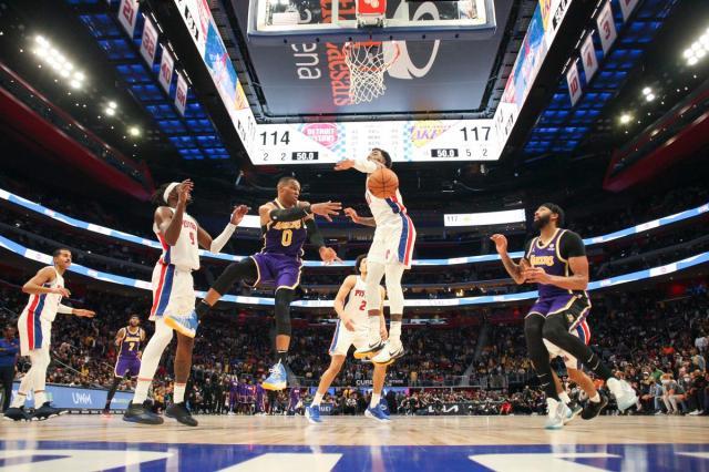 华体会体育-詹皇遭逐成比赛转折点 末节逆转展现湖人赢球密码