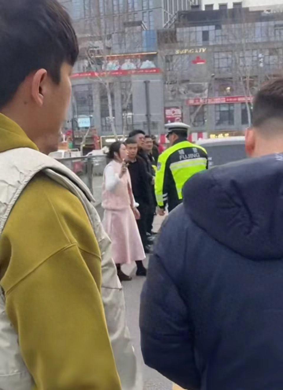 华体会APP-扬州一女子车祸被打后续：长相曝光，人无赖嘴恶毒，全家受到舆论